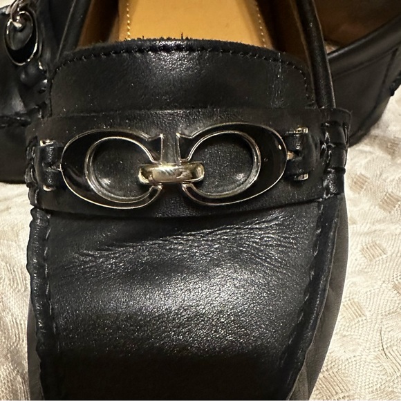 Beautiful Coach black leather driving moccasins, size 8.  In great condition! - Picture 2 of 7